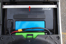 Bild zur Galerieansicht hochladen, Zwei-Batterie-Fußleisten-Container - EVXParts
